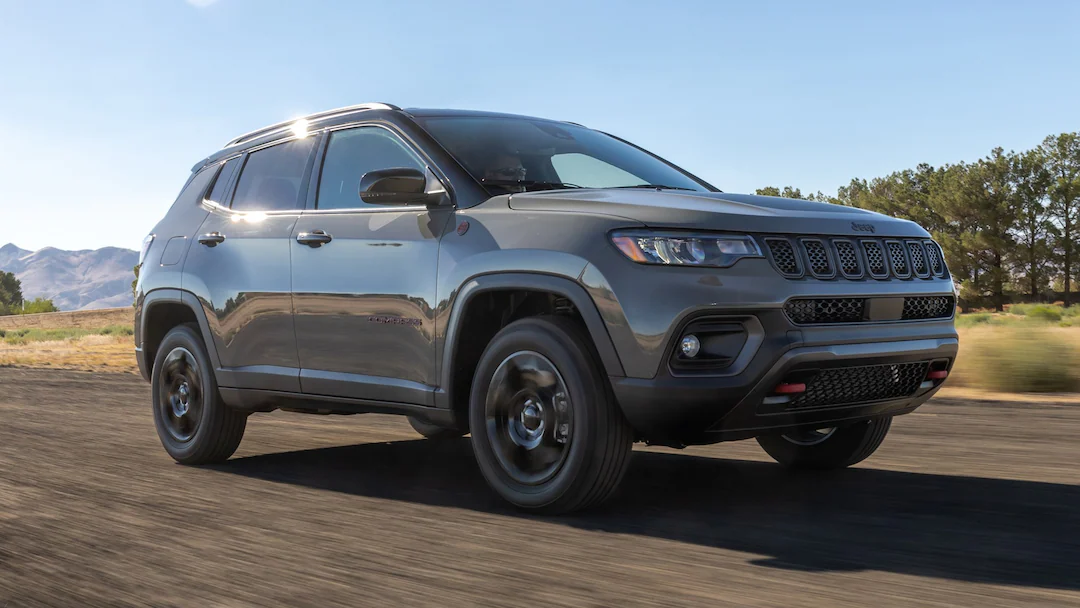 004-2025-jeep-compass-front-view