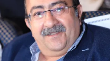 بعد إعلان الفنان ياسر صادق عدم مشاركته.. جميل عزيز ينضم لعرض «يوم أن قتلوا الغناء» على مسرح الهوسابير