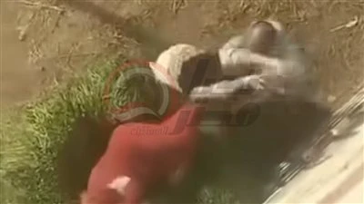 فيديو مثير يُظهر هجوم رجل على امرأة في الدقهلية يثير الجدل على وسائل التواصل الاجتماعي. فيديو مثير يُظهر هجوم رجل على امرأة في الدقهلية يثير الجدل على وسائل التواصل الاجتماعي.