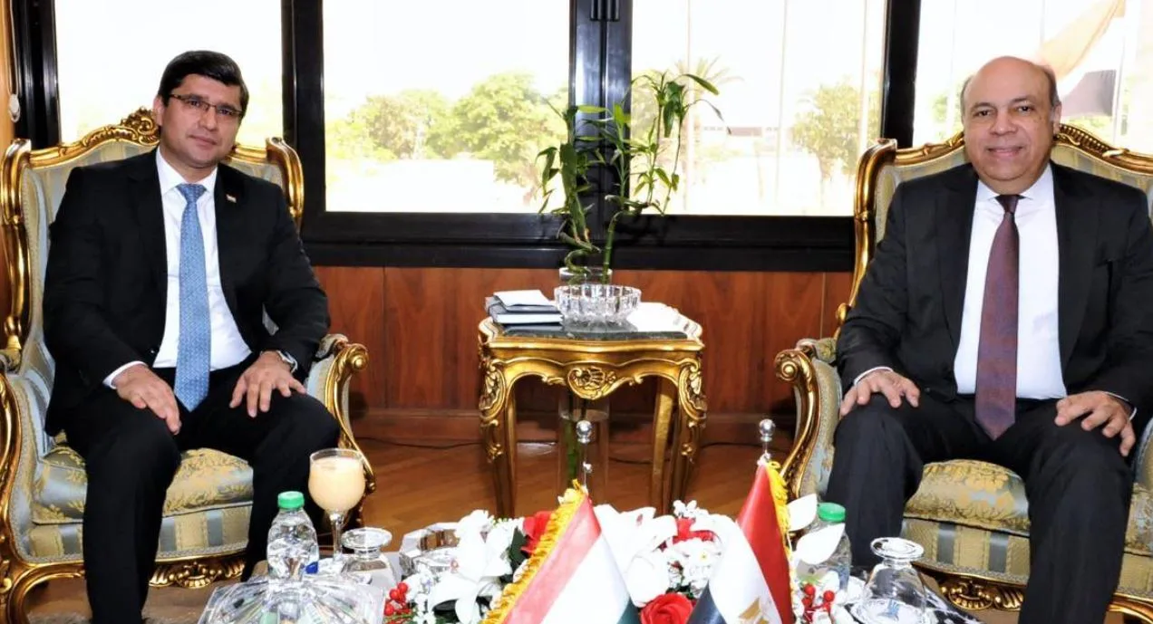 وزير الطيران يبحث مع سفير طاجيكستان سبل تعزيز التعاون في مجال النقل الجوي وزير الطيران يبحث مع سفير طاجيكستان سبل تعزيز التعاون في مجال النقل الجوي