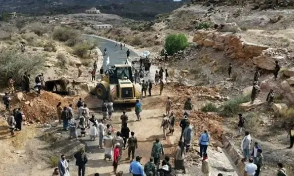 اليمن: استئناف العمل في طريق رئيسي يربط صنعاء بعدن بعد سبع سنوات من الإغلاق