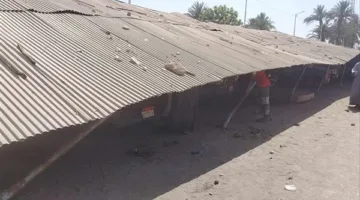 40 عربة تحطمت.. الدفع بمعدات ثقيلة لرفع سقف موقف السيارات المنهار في قنا