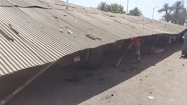 40 عربة تحطمت.. الدفع بمعدات ثقيلة لرفع سقف موقف السيارات المنهار في قنا 40 عربة تحطمت.. الدفع بمعدات ثقيلة لرفع سقف موقف السيارات المنهار في قنا