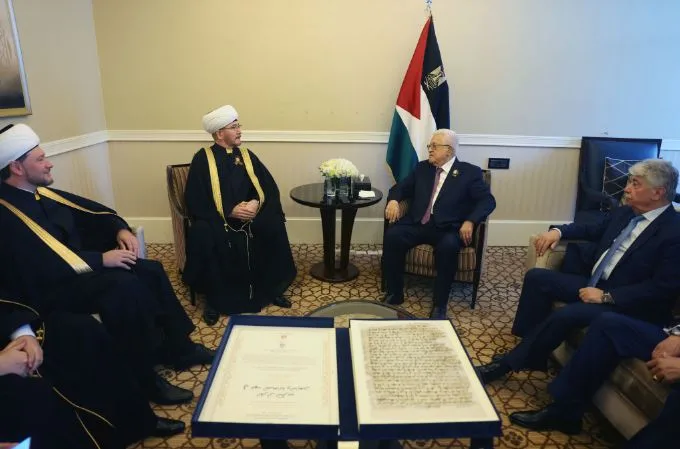 محمود عباس يشكر مفتي روسيا على مواقفه الداعمة للفلسطينيين محمود عباس يشكر مفتي روسيا على مواقفه الداعمة للفلسطينيين