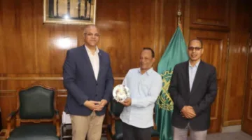 محافظ القليوبية يلتقي العامل المُكرم من الرئيس السيسي خلال احتفالية عيد العمال
