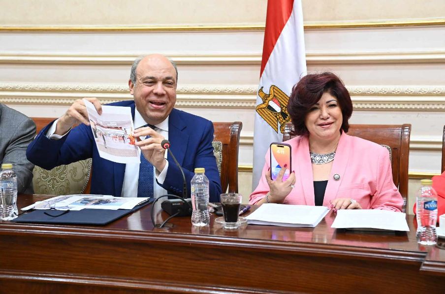 لجنة السياحة في البرلمان تُصدر 6 توصيات لتحسين نظام نقل الركاب في المطارات