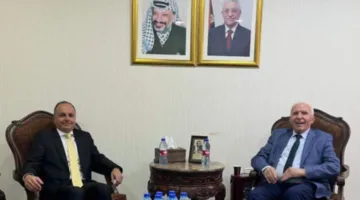 سفير مصر في رام الله يلتقي أمين سر اللجنة التنفيذية لمنظمة التحرير الفلسطينية