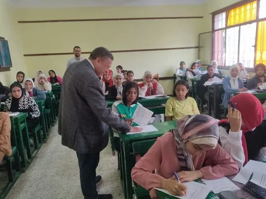 بدء اختبارات نهاية العام الدراسي لطلاب النقل في المرحلة الثانوية بالبحيرة بدء اختبارات نهاية العام الدراسي لطلاب النقل في المرحلة الثانوية بالبحيرة