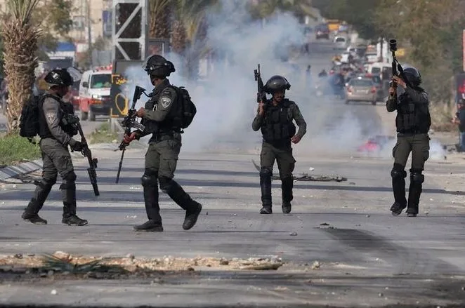الصحة الفلسطينية: 7 إصابات برصاص الاحتلال خلال مداهمة مدينة نابلس