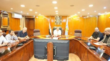 محافظ أسيوط يواصل لقاءاته بأصحاب شركات السياحة لدفع الحركة وتنشيط القطاع السياحي