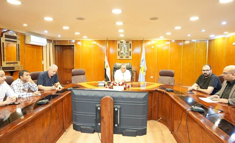 محافظ أسيوط يواصل لقاءاته بأصحاب شركات السياحة لدفع الحركة وتنشيط القطاع السياحي