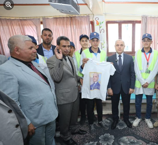 محافظ كفر الشيخ يشيد بالطلاب بالمدرسة 