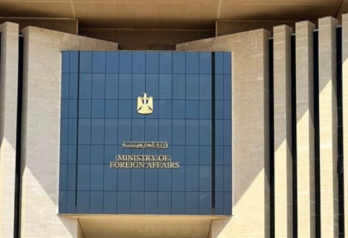 وزارة الخارجية تدعو المواطنين المصريين في إيران إلى الالتزام بالبقاء في مواقع آمنة وزارة الخارجية تدعو المواطنين المصريين في إيران إلى الالتزام بالبقاء في مواقع آمنة