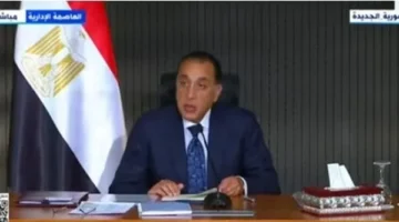 رئيس الوزراء يطالب بتعزيز تشغيل محطات الوقود لتزويد السيارات بالغاز.