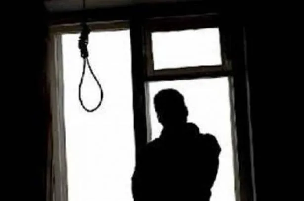 انتحار رجل يشنق نفسه بسبب الديون في قرية دوار جبلة بالفيوم انتحار رجل يشنق نفسه بسبب الديون في قرية دوار جبلة بالفيوم