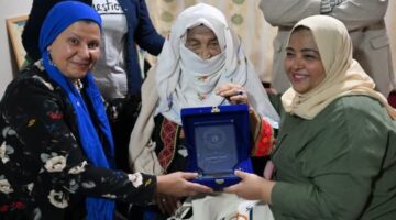الثقافة تكرم المناضلة السيناوية فرحانة سالم في الملتقى 20 للمرأة الحدودية بالعريش