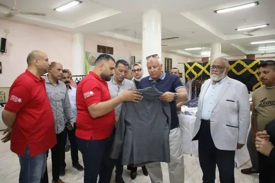 محافظ الوادي الجديد يتفقد معرض ملابس مجاني لدعم الأسر المستحقة محافظ الوادي الجديد يتفقد معرض ملابس مجاني لدعم الأسر المستحقة