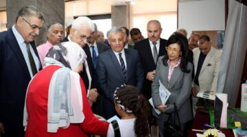 محافظ الإسماعيلية يشهد احتفالية عرض إنجازات مبادرة جسور