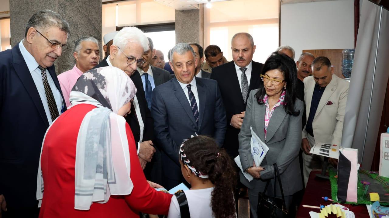 محافظ الإسماعيلية يشهد احتفالية عرض إنجازات مبادرة جسور محافظ الإسماعيلية يشهد احتفالية عرض إنجازات مبادرة جسور