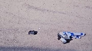الشرطة الإسرائيلية: خبراء المتفجرات يحاولون تفكيك عبوة ناسفة عثر عليها في شارع بتل أبيب