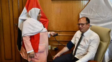رئيس جامعة حلوان يُجري الفحوصات الطبية ضمن مبادرة 100 مليون صحة: ملتزمون بالرعاية الصحية الشاملة لمنتسبينا