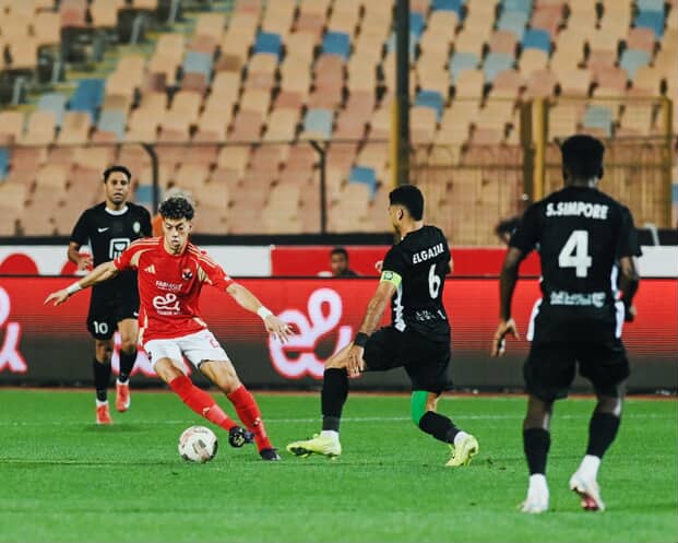 الأهلي يفكر في تعليق التعاون مع البنك الأهلي.. خالد الغندور يوضح التفاصيل