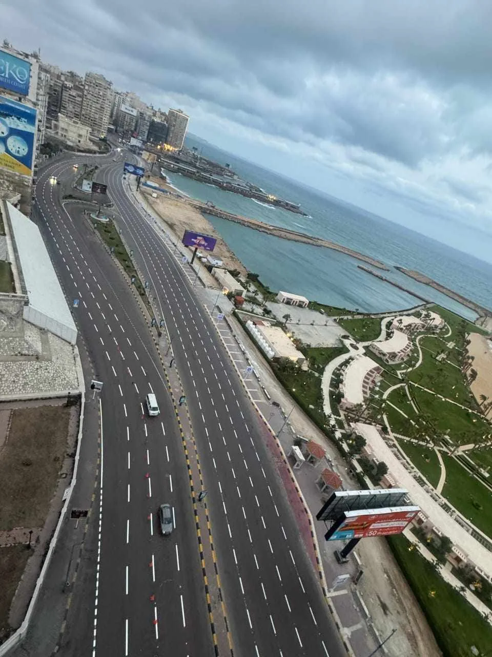 الإسكندرية: انتهاء أعمال تخطيط طريق الكورنيش بالاتجاهين البحري والقبلي الإسكندرية: انتهاء أعمال تخطيط طريق الكورنيش بالاتجاهين البحري والقبلي