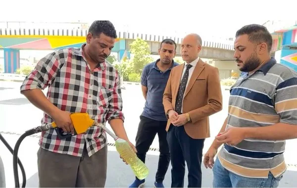 حملات تموينية مكثفة على محطات الوقود بقنا بعد الحديث عن الوقود المغشوش حملات تموينية مكثفة على محطات الوقود بقنا بعد الحديث عن الوقود المغشوش