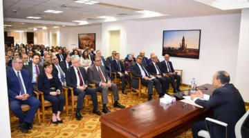 وزير الخارجية يلتقي بقيادات وأعضاء السلك الدبلوماسي والقنصلي