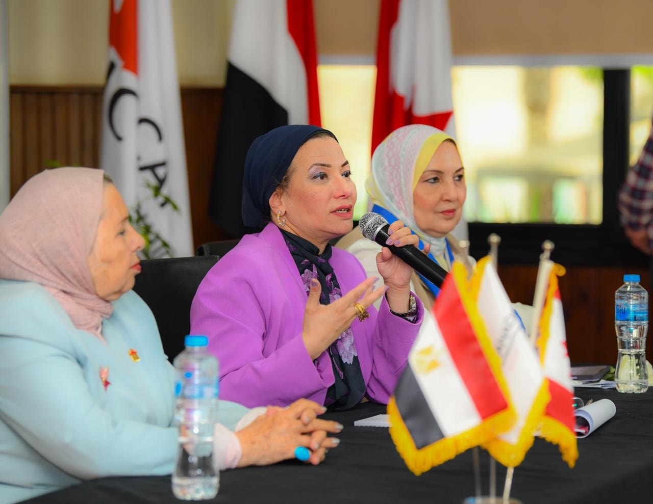 وزيرة البيئة تشيد بمبادرات طلاب المعهد العالي الكندي في مجال الاستدامة وزيرة البيئة تشيد بمبادرات طلاب المعهد العالي الكندي في مجال الاستدامة