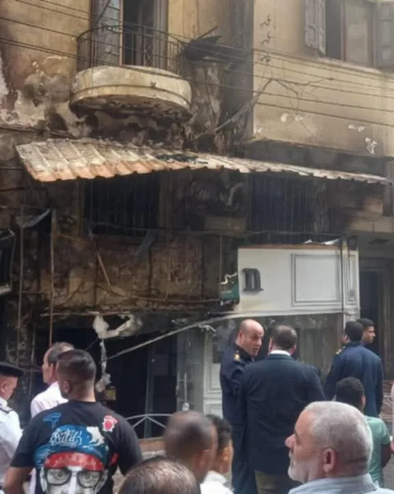 إخماد حريق في مستودع لمحل حلوى معروف في المنصورة