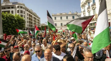 تونسيون يتظاهرون للمطالبة بوقف المجازر والتجويع في غزة