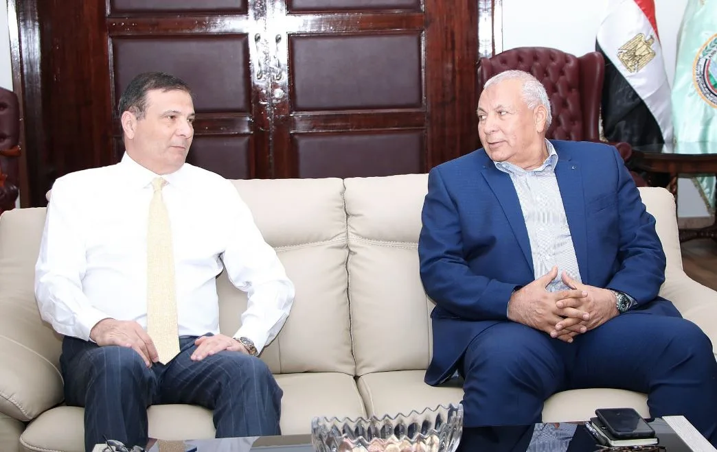 وزير الزراعة يناقش مع محافظ الوادي الجديد سبل دعم الفلاحين وتعزيز المشاريع الإنتاجية في المحافظة