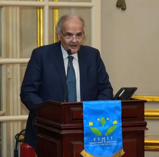 ممدوح عباس يدعو لتغيير قانون حماية المعلومات لتعزيز الاستثمار في مراكز البيانات ممدوح عباس يدعو لتغيير قانون حماية المعلومات لتعزيز الاستثمار في مراكز البيانات
