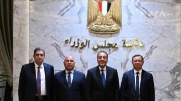 رئيس الوزراء يشارك في توقيع عقد لإنشاء مصنع محلي لطرازات جيتور T1 وT2 باستثمارات تصل إلى 123 مليون دولار.