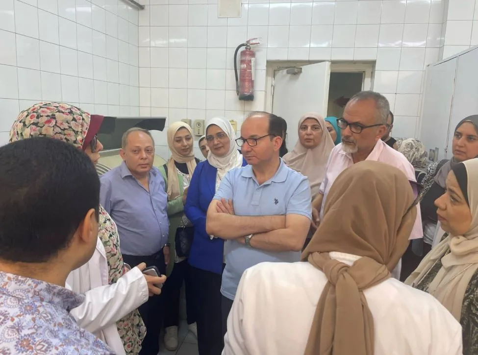 وكيل وزارة الصحة في القاهرة يعبر عن قلقه بشأن نقص الأطباء في قسم الاستقبال والطوارئ بمستشفى منشية البكري