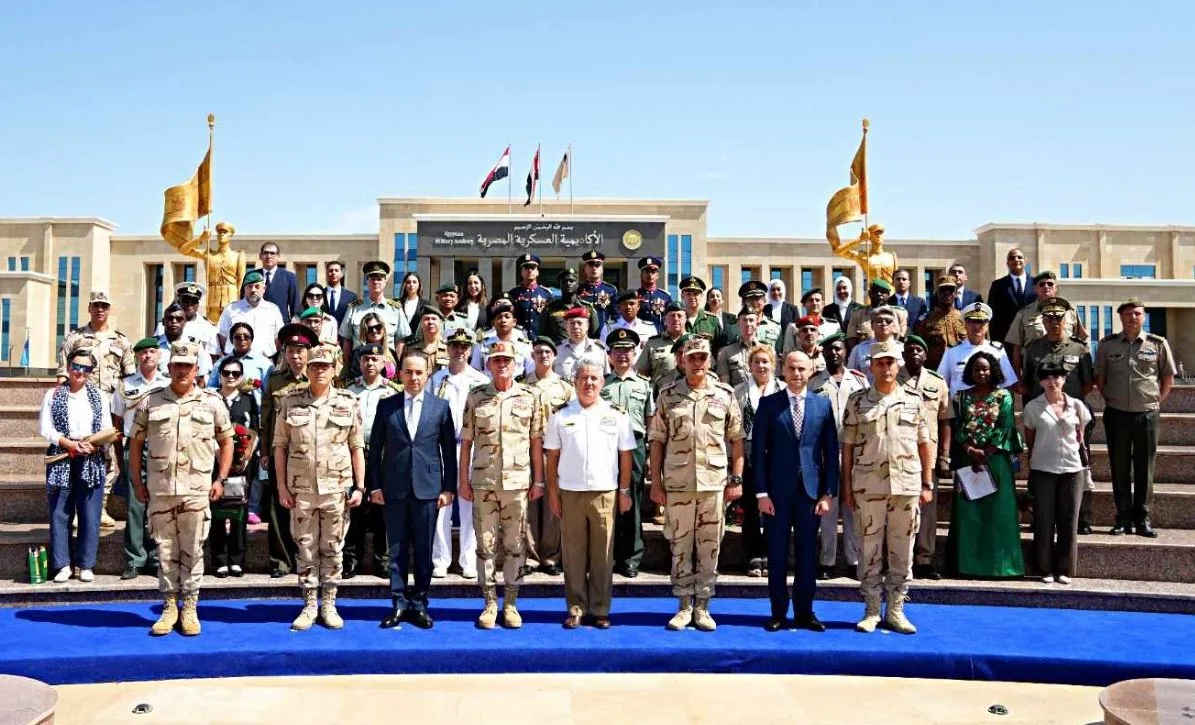القوات المسلحة تستضيف جولة تعريفية للملحقين العسكريين العرب والأجانب في الأكاديمية العسكرية والمشاريع الوطنية المصرية القوات المسلحة تستضيف جولة تعريفية للملحقين العسكريين العرب والأجانب في الأكاديمية العسكرية والمشاريع الوطنية المصرية