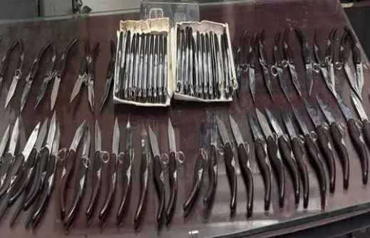 القبض على متهم بترويج بيع الأسلحة البيضاء عبر مواقع التواصل الاجتماعي القبض على متهم بترويج بيع الأسلحة البيضاء عبر مواقع التواصل الاجتماعي