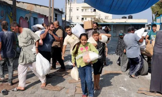 تقرير: تأجيل افتتاح مركز توزيع مساعدات جديد في غزة بسبب تحديات لوجستية تقرير: تأجيل افتتاح مركز توزيع مساعدات جديد في غزة بسبب تحديات لوجستية