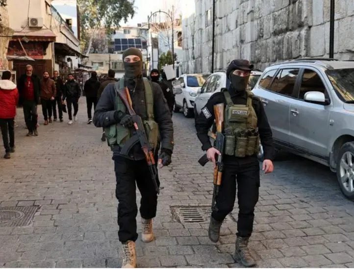 تقرير: سوريا تطرد الفصائل الفلسطينية وتفكك أسلحتها تحت ضغط دولي وإسرائيلي