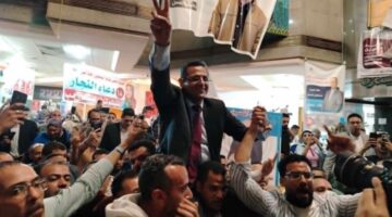 انتخابات نقابة الصحفيين.. أنصار خالد البلشي يحتفلون بفوزه نقيبا ويهتفون: عاشت حرية الصحافة