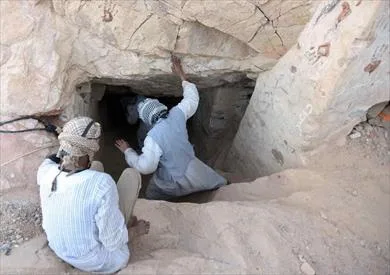 اختناق 3 شباب أثناء بحثهم عن آثار في أسوان اختناق 3 شباب أثناء بحثهم عن آثار في أسوان