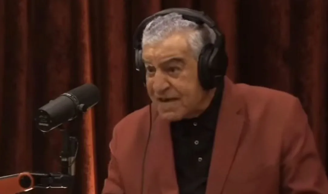 حواس يرد على معارضيه بعد ظهوره في بودكاست جو روجان: كتابي عن الأهرامات ليس بحاجة إلى دعاية.