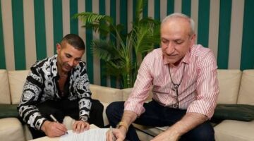 أحمد سعد يوقع عقدا مع روتانا للصوتيات