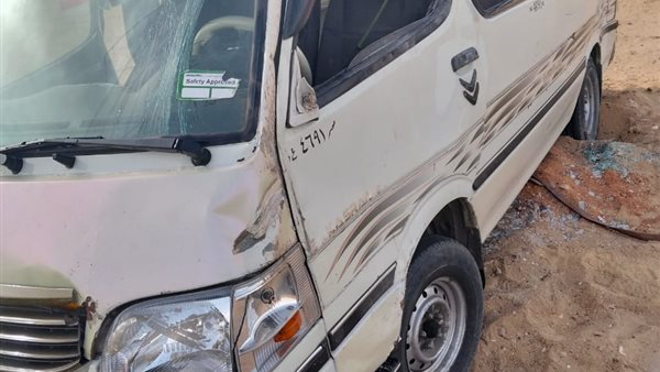 قنا: انقلاب حافلة صغيرة يسفر عن إصابة 24 شخصاً في مركز قفط