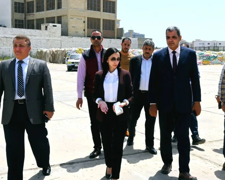 لضمان جودة التخزين ومنع الهدر.. محافظ البحيرة تتفقد شون تجميع الأقماح بدمنهور لضمان جودة التخزين ومنع الهدر.. محافظ البحيرة تتفقد شون تجميع الأقماح بدمنهور
