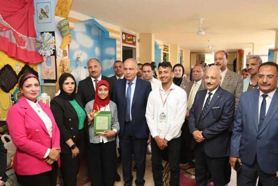 محافظ المنيا يشارك في احتفال «مبدعون قادرون» ويكرم المتفوقين في التربية والتعليم محافظ المنيا يشارك في احتفال «مبدعون قادرون» ويكرم المتفوقين في التربية والتعليم