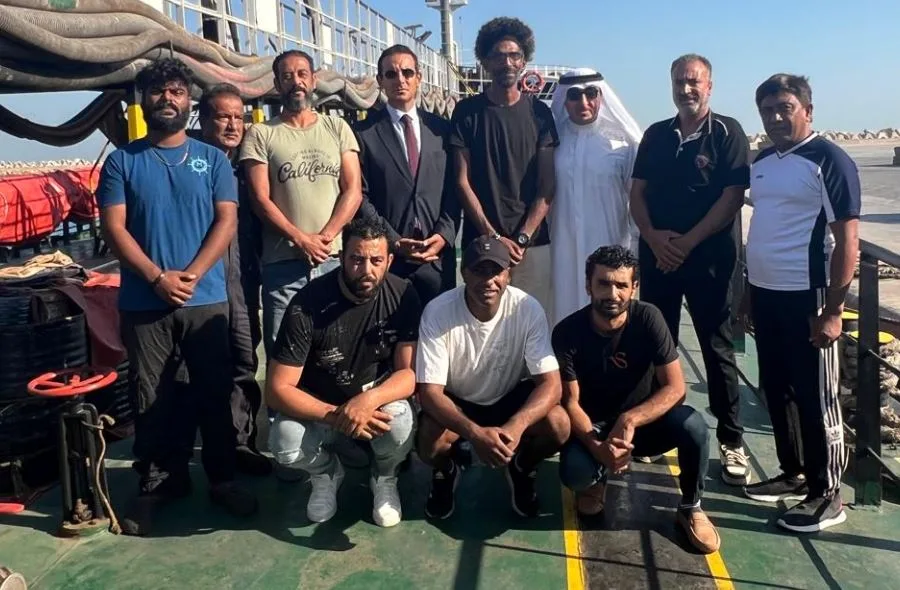 الخارجية تتابع الموقف القانوني للبحارة المصريين بالإمارات بعد وصولهم ميناء خالد الخارجية تتابع الموقف القانوني للبحارة المصريين بالإمارات بعد وصولهم ميناء خالد