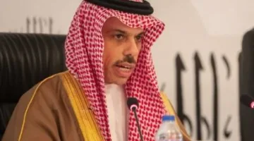وزير الخارجية السعودي يبحث مع نظيريه الهندي والباكستاني جهود إنهاء المواجهات العسكرية