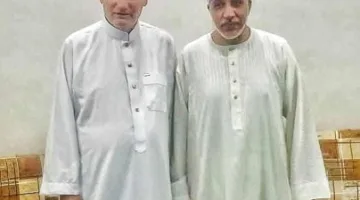 سائح ألماني يشهر إسلامه في أحد الساحات الدينية بالأقصر